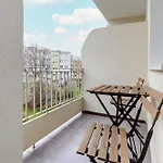 Unique & Seaside For 4 People In By Renters 公寓