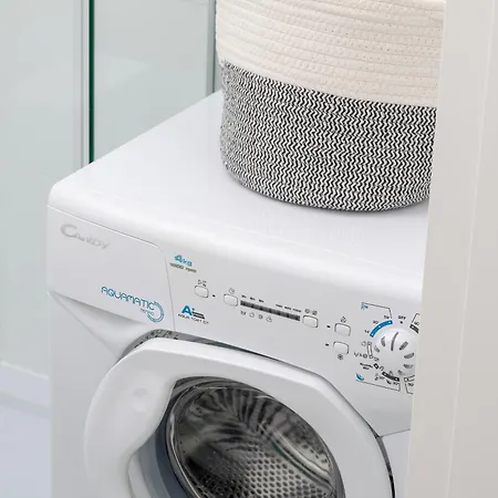 Unique & Seaside For 4 People In By Renters グディニャ