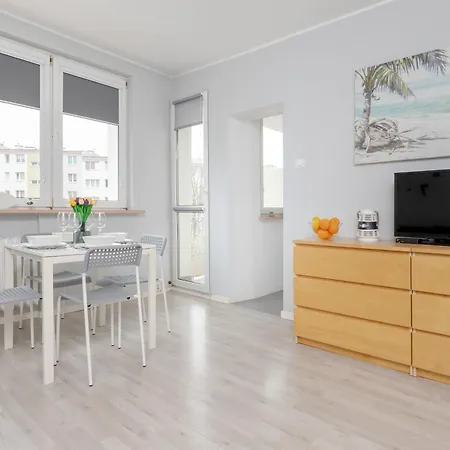 Unique & Seaside For 4 People In By Renters 格丁尼亚