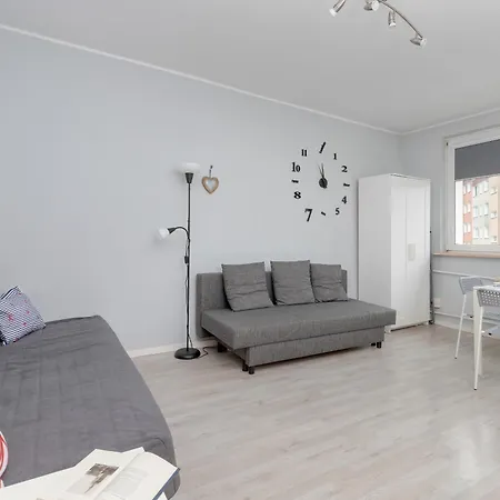 Unique & Seaside For 4 People In By Renters * グディニャ