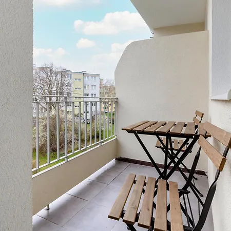 Unique & Seaside For 4 People In By Renters Apartmán