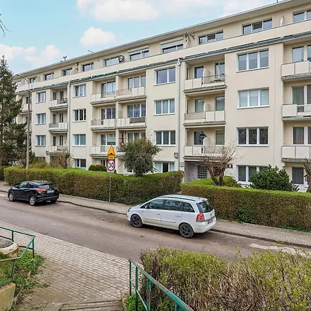 Unique & Seaside For 4 People In By Renters アパート *