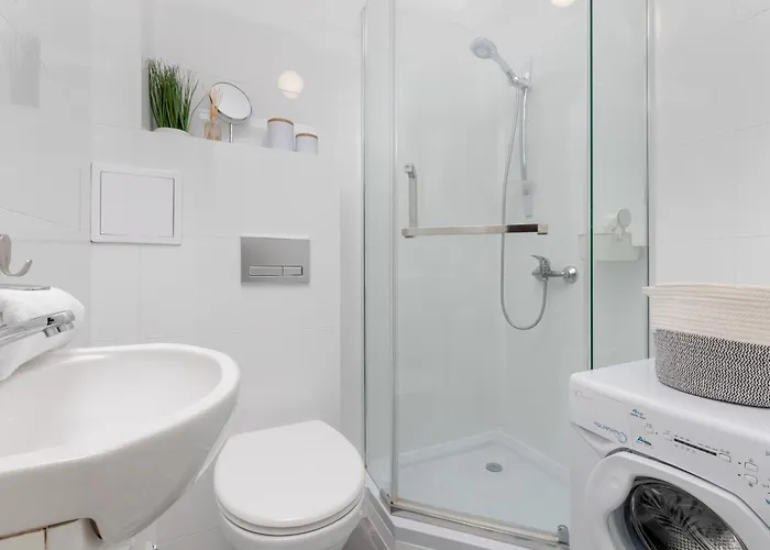 Unique & Seaside For 4 People In By Renters 公寓 格丁尼亚