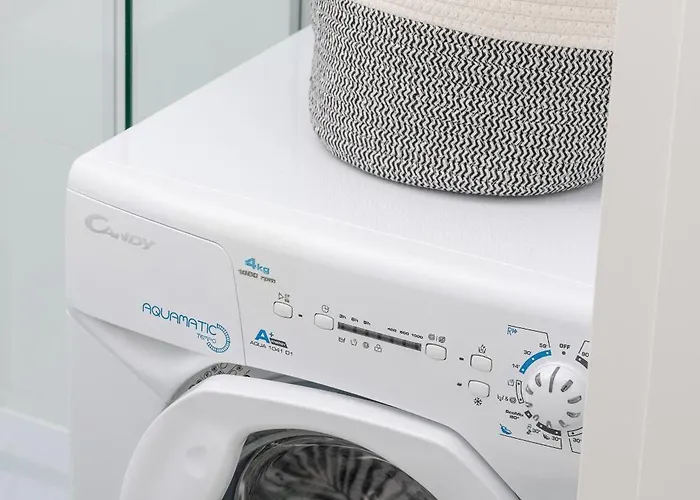 Unique & Seaside For 4 People In By Renters 格丁尼亚