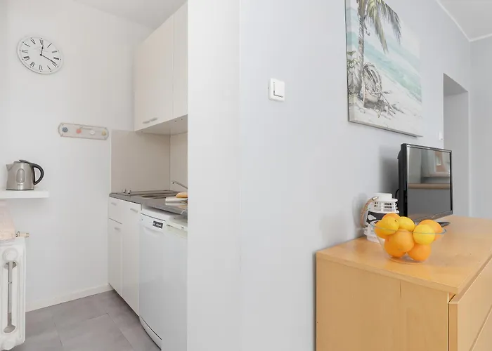 Unique & Seaside For 4 People In By Renters