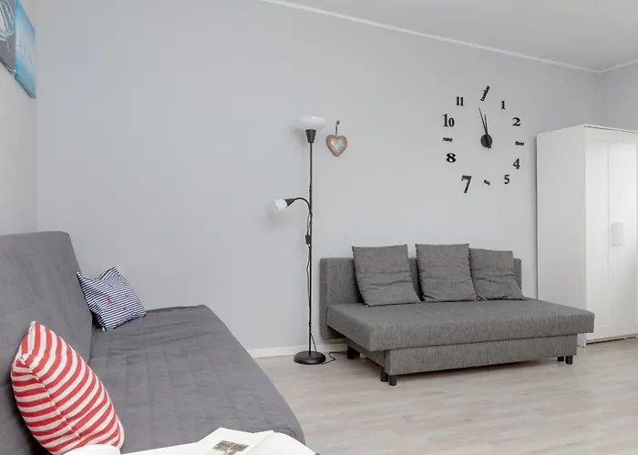 Unique & Seaside For 4 People In By Renters * 格丁尼亚